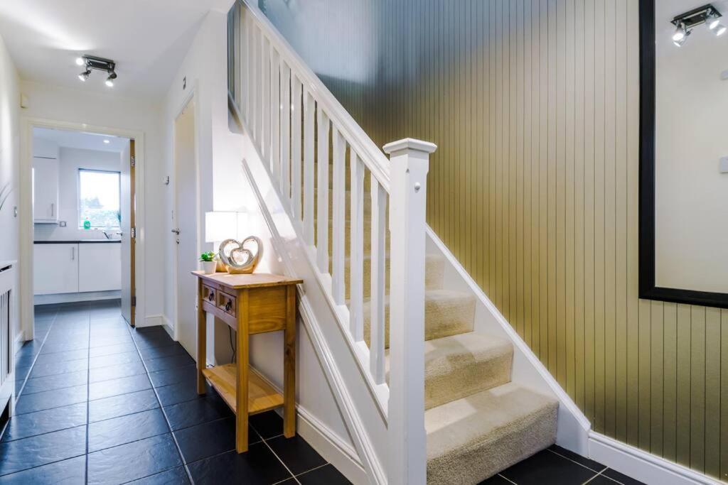 Stylish Townhouse Chester City Centre With Parking Exterior photo