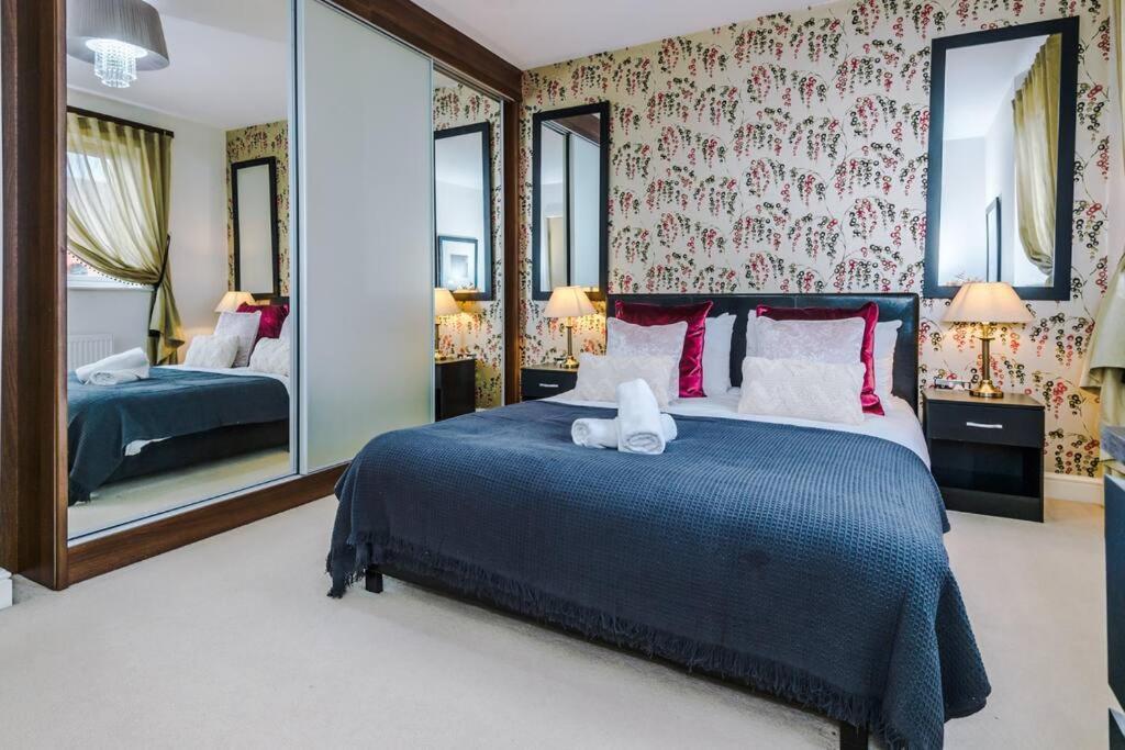 Stylish Townhouse Chester City Centre With Parking Exterior photo