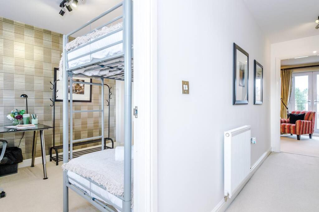 Stylish Townhouse Chester City Centre With Parking Exterior photo